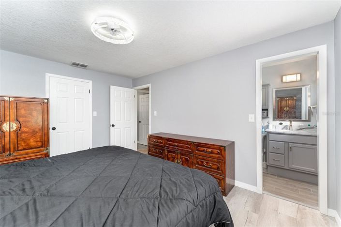 Image No.18-3 Bed Property for sale