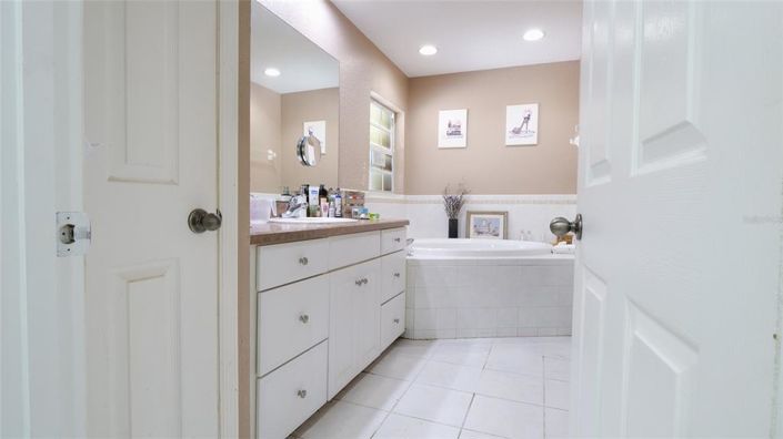 Image No.10-3 Bed House for sale