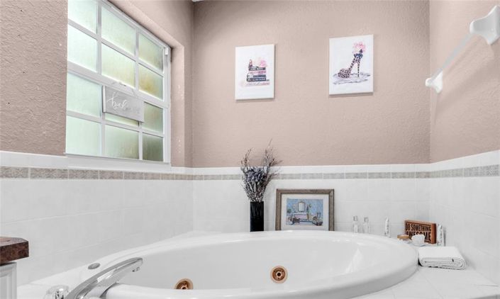 Image No.11-3 Bed House for sale