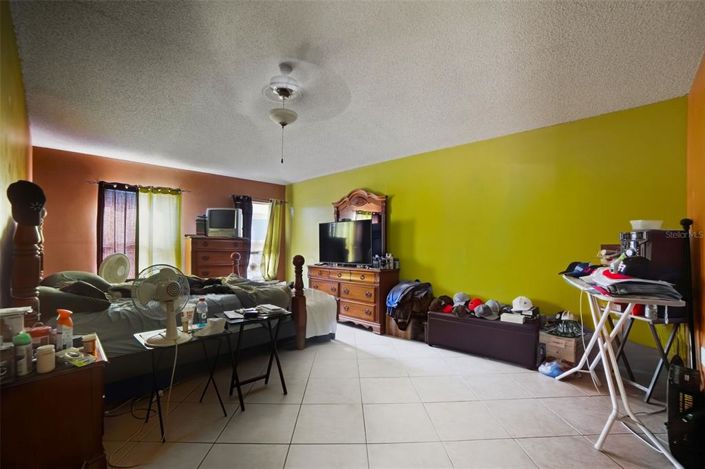 Image No.17-4 Bed Property for sale