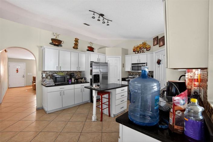 Image No.4-4 Bed Property for sale