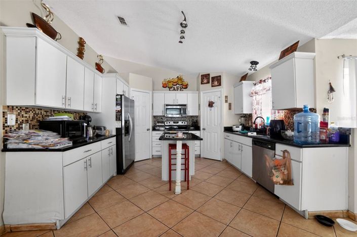 Image No.6-4 Bed Property for sale