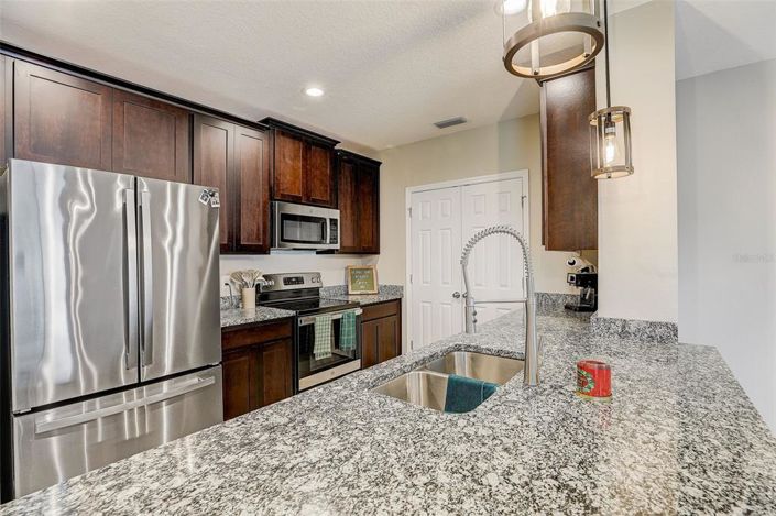 Image No.10-5 Bed Property for sale