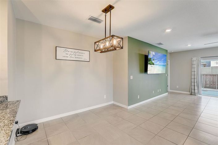 Image No.7-5 Bed House for sale