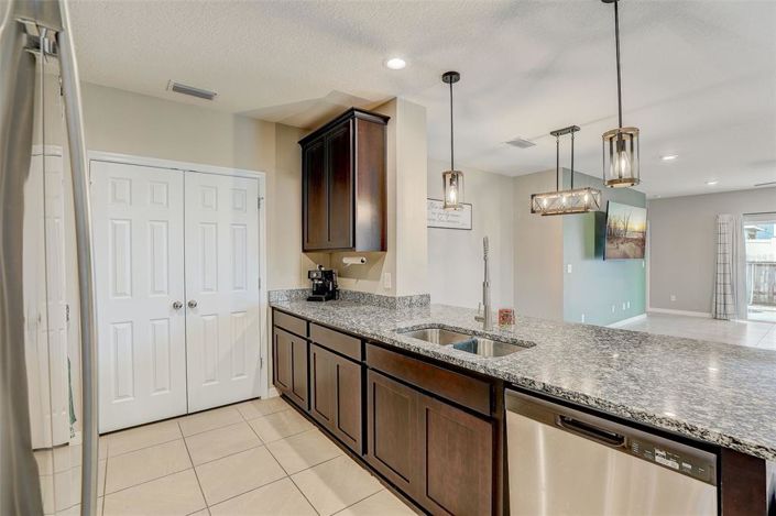 Image No.9-5 Bed Property for sale