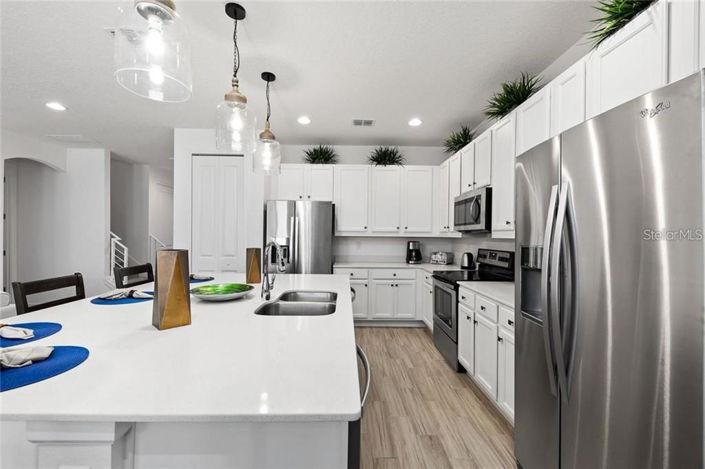 Image No.8-10 Bed Property for sale