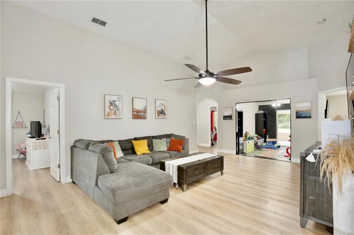 Image No.11-4 Bed Property for sale