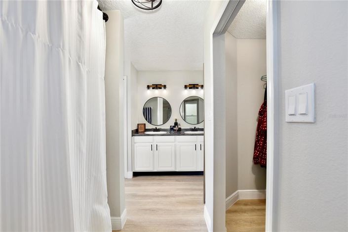 Image No.15-4 Bed Property for sale