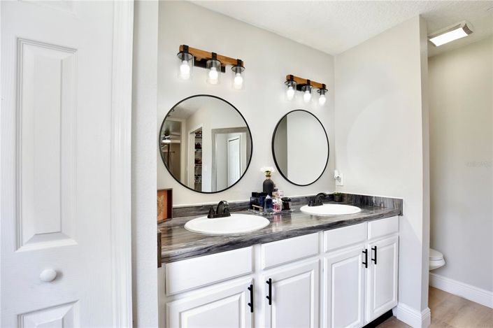 Image No.16-4 Bed Property for sale