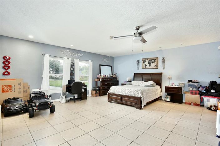 Image No.28-4 Bed Property for sale