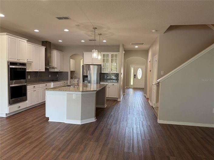 Image No.10-5 Bed Property for sale