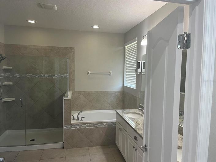 Image No.40-5 Bed Property for sale