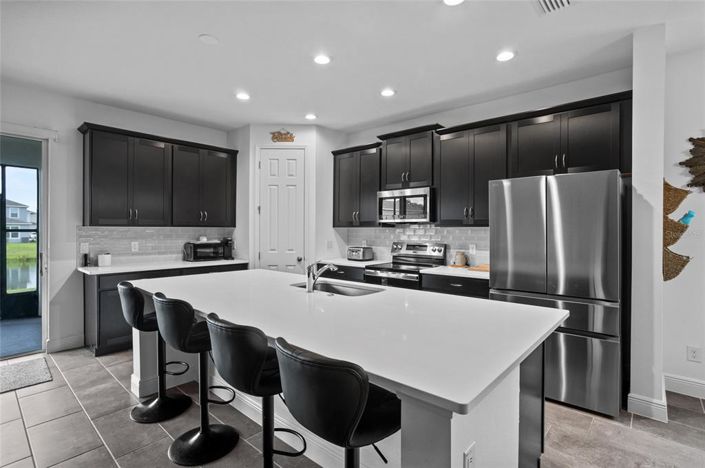 Image No.5-5 Bed Property for sale