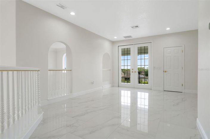 Image No.17-5 Bed House for sale