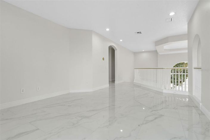 Image No.18-5 Bed House for sale