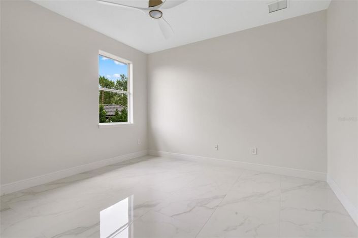 Image No.24-5 Bed House for sale