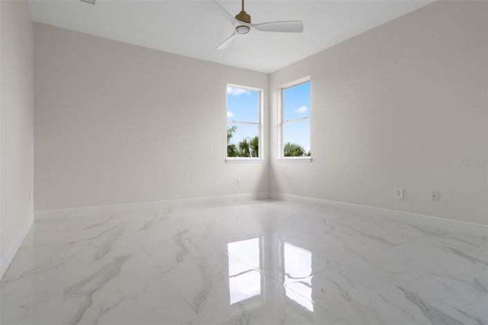 Image No.26-5 Bed House for sale