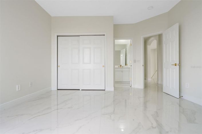 Image No.27-5 Bed House for sale