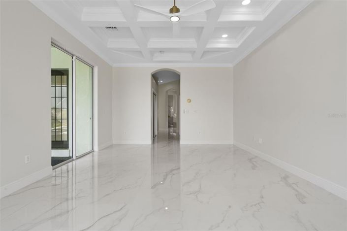 Image No.37-5 Bed House for sale