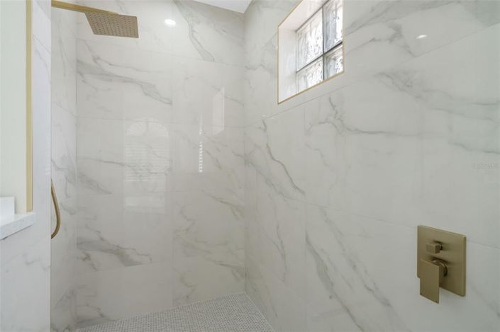 Image No.40-5 Bed House for sale