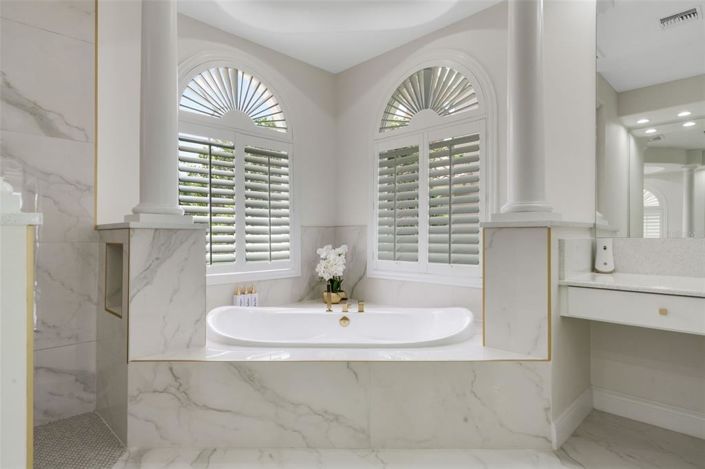 Image No.41-5 Bed House for sale