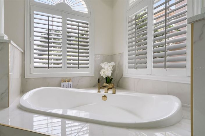 Image No.42-5 Bed House for sale