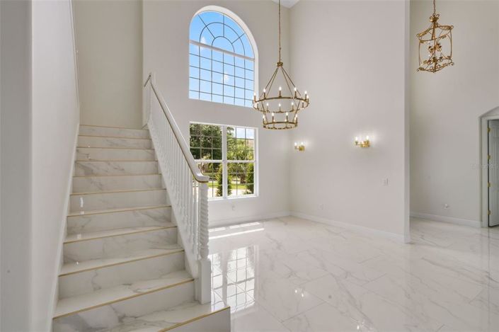 Image No.7-5 Bed House for sale