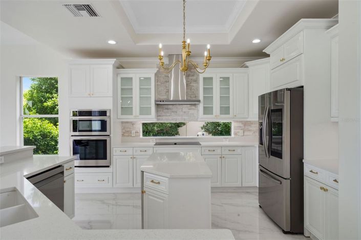 Image No.8-5 Bed House for sale