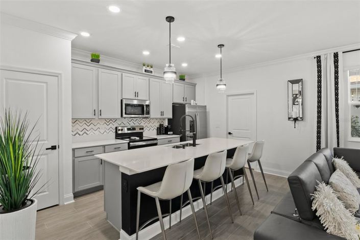 Image No.10-4 Bed Townhouse for sale