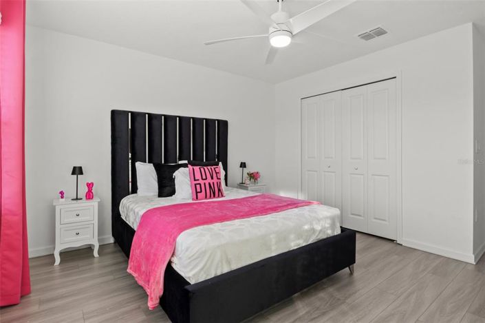 Image No.18-4 Bed Townhouse for sale