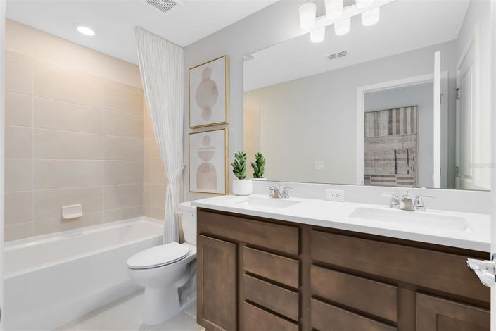 Image No.27-4 Bed Townhouse for sale