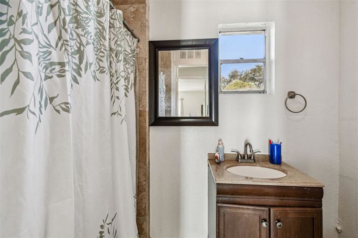 Image No.19-3 Bed Property for sale