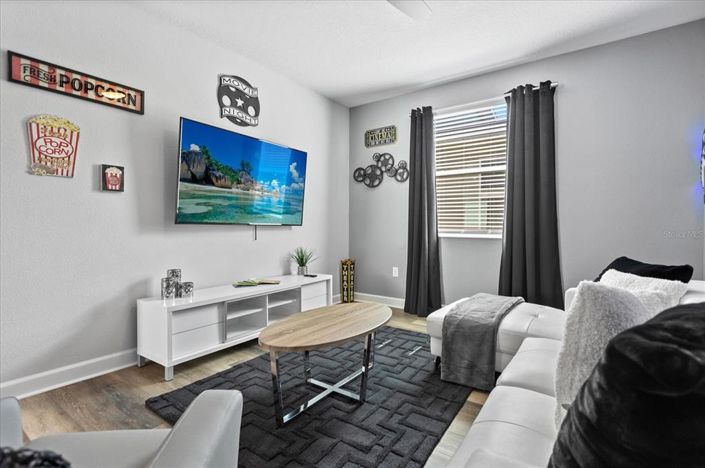 Image No.18-6 Bed House for sale