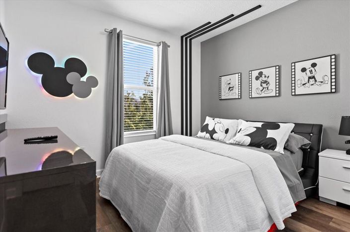 Image No.8-6 Bed House for sale