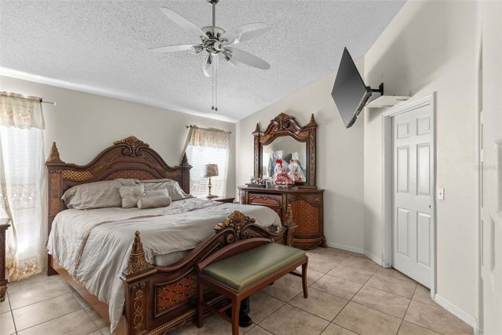 Image No.10-4 Bed House for sale