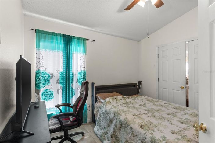 Image No.15-4 Bed House for sale