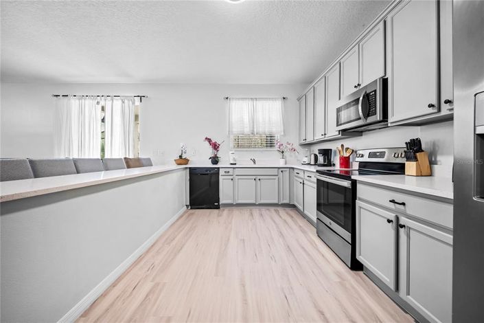 Image No.23-8 Bed Property for sale