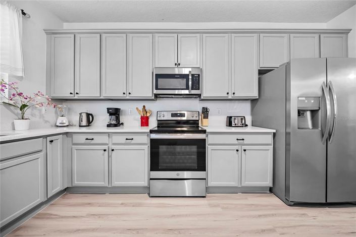 Image No.24-8 Bed Property for sale