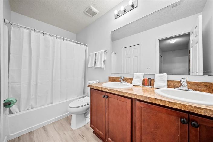 Image No.37-8 Bed House for sale