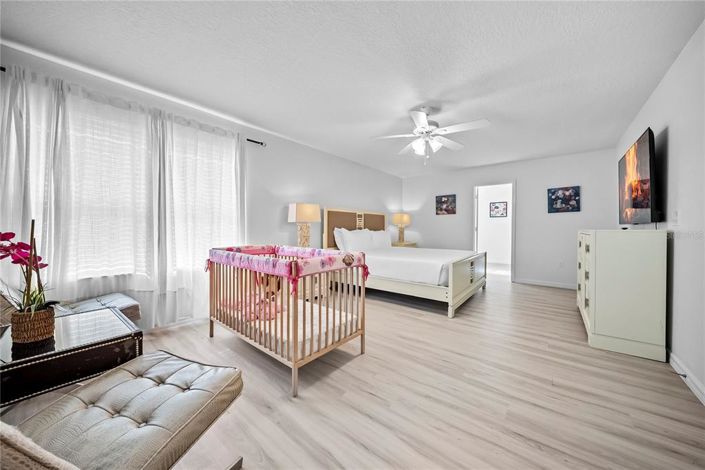Image No.48-8 Bed House for sale