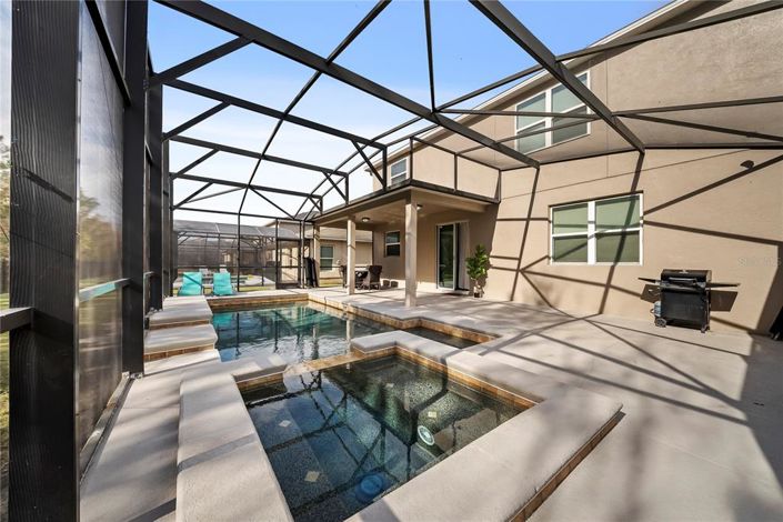 Image No.5-8 Bed House for sale
