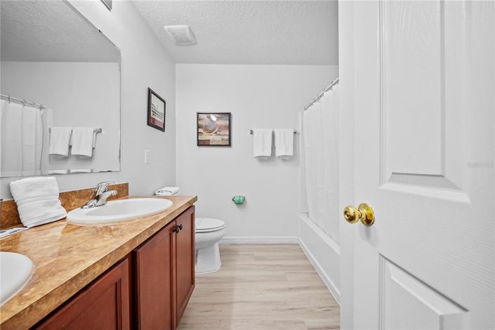 Image No.56-8 Bed Property for sale