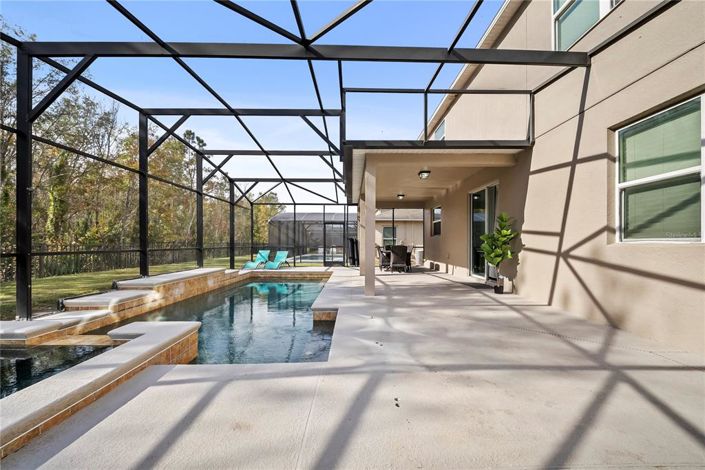 Image No.6-8 Bed House for sale