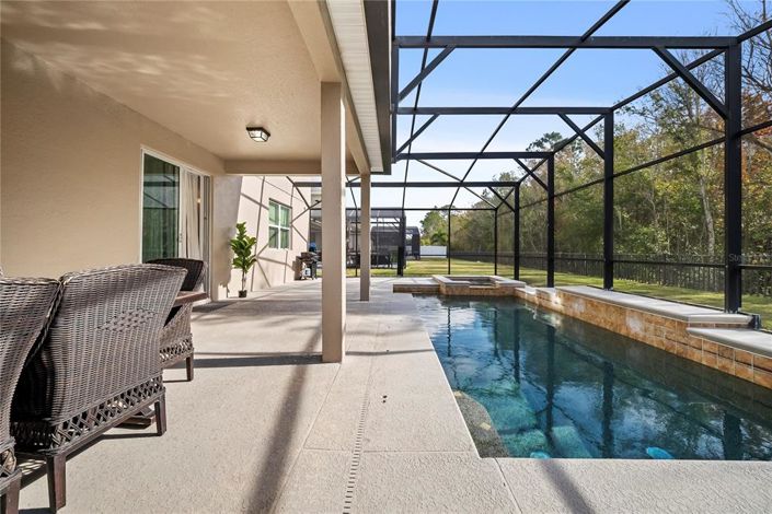 Image No.8-8 Bed Property for sale