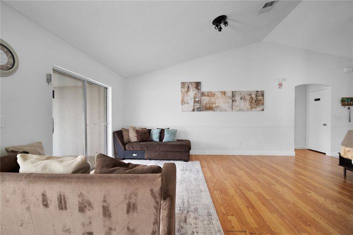 Image No.25-5 Bed Property for sale