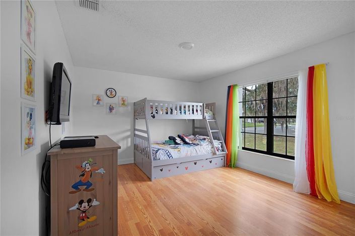 Image No.8-5 Bed Property for sale