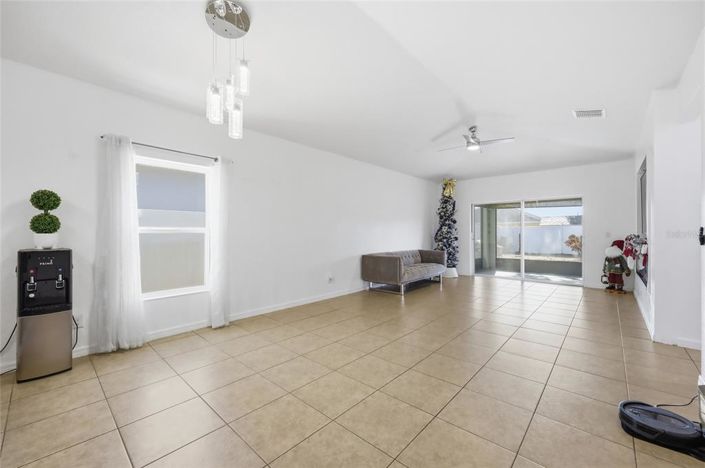 Image No.15-Propriété de 4 chambres à vendre à Kissimmee