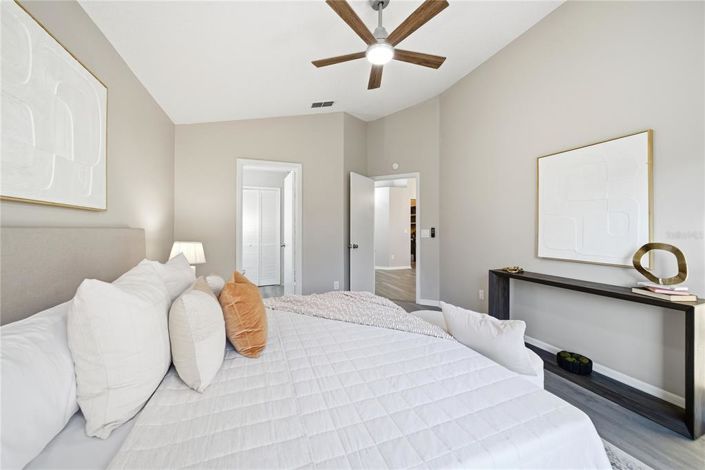 Image No.13-3 Bed Property for sale