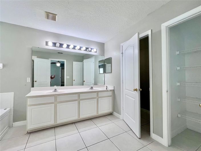 Image No.18-Propriété de 4 chambres à vendre à Kissimmee