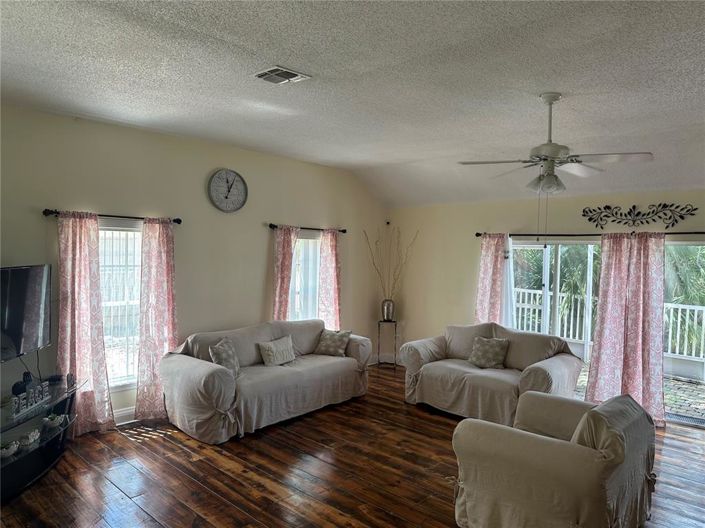 Image No.8-3 Bed Townhouse for sale